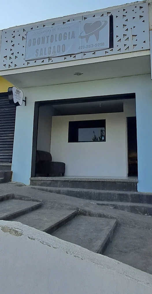 Fachada de Odontología Salgado en León, Guanajuato